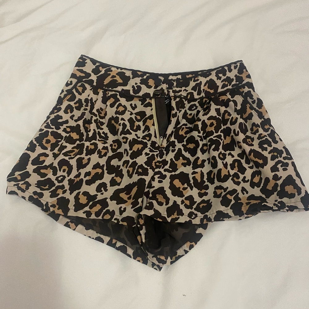 H&M cheetah print shorts with pockets
